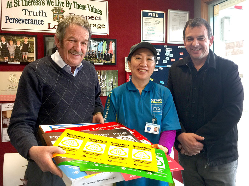 Regional Manager Glenn Cockroft and franchisee Kim Jin present a RecycleKiwi pack to Julian Ineson, Principal of Invercargill’s St Theresa’s School. 