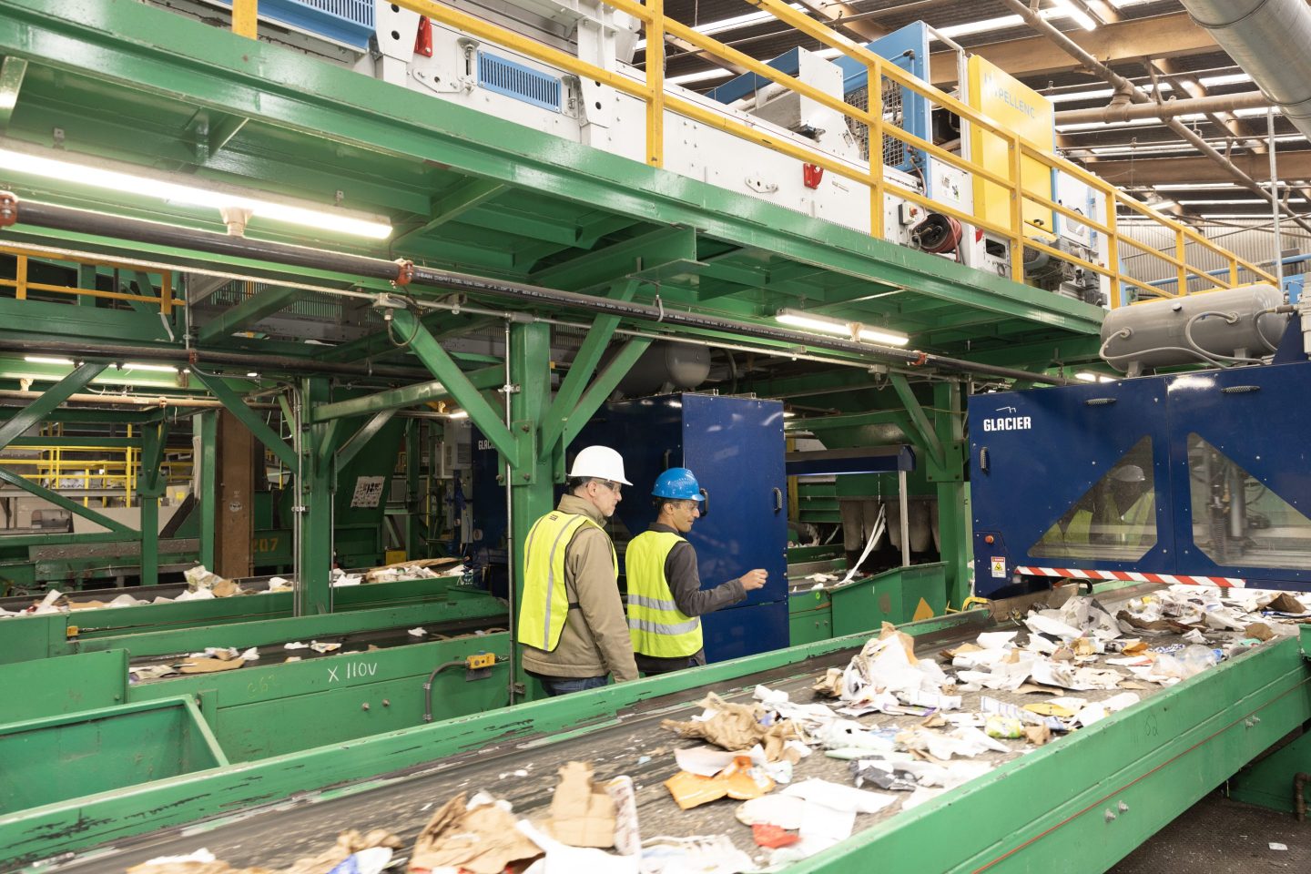 These AI-enabled recycling robots are helping businesses be more ...